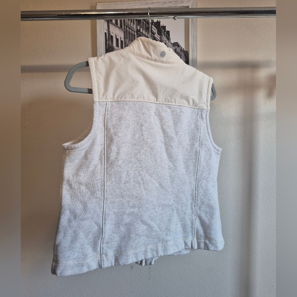 T By Talbots White Sleeveless Zip-Up Vest - Picture 4 of 6